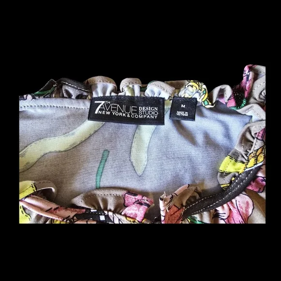 Women’s New York‎ & Company Blouse Size Medium, Excellent Condition - Picture 3 of 4